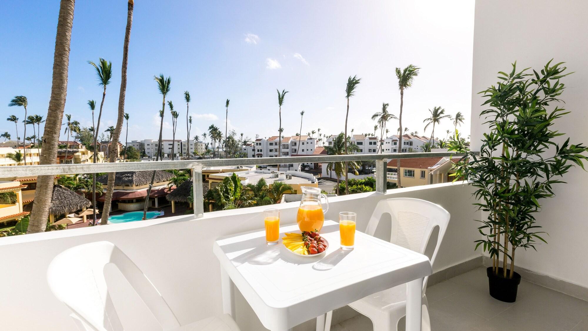 Ducassi Rooftop Pool & 3* Punta Cana