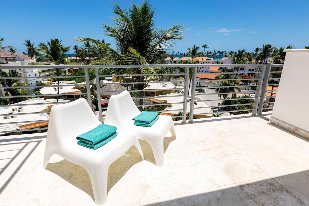 Ducassi Rooftop Pool & Hotel 3*
