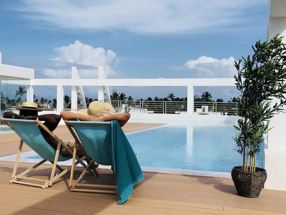 Ducassi Rooftop Pool & 3* Punta Cana