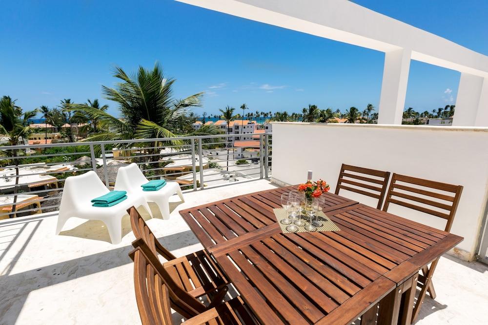 Hotel Ducassi Rooftop Pool & 3*